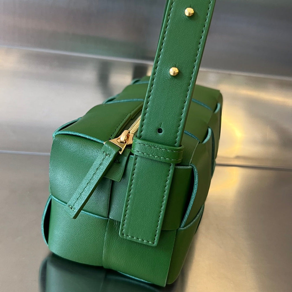 BOTTEGA VENETA BRICK CASSETTE 28 IN DARK GREEN CALFSKIN