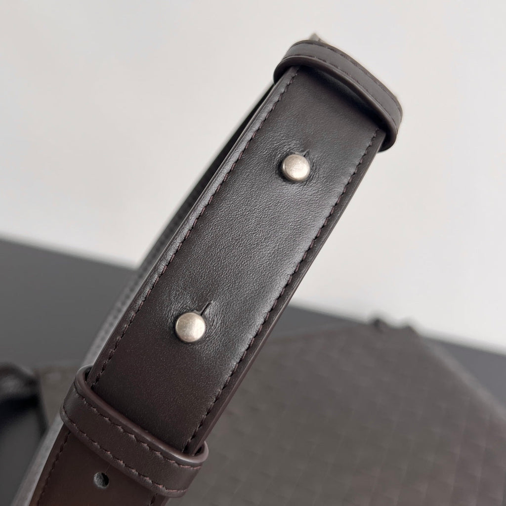 BOTTEGA VENETA LARGE 35 FLAT LOOP IN BLACK CALFSKIN