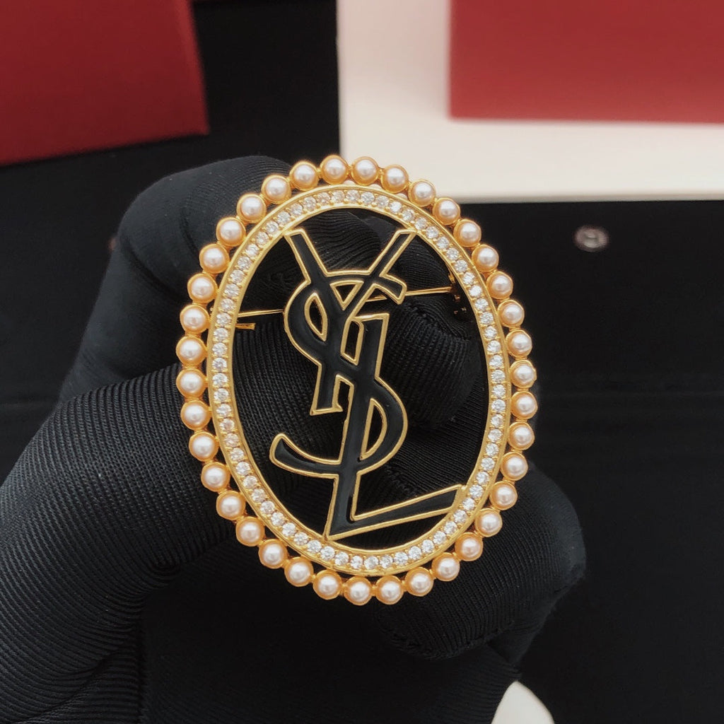 18K Oval Pearls Brooch