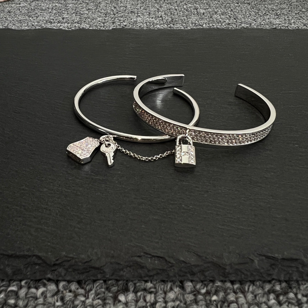 18K Kelly Clochette Diamonds Hermes Bracelet