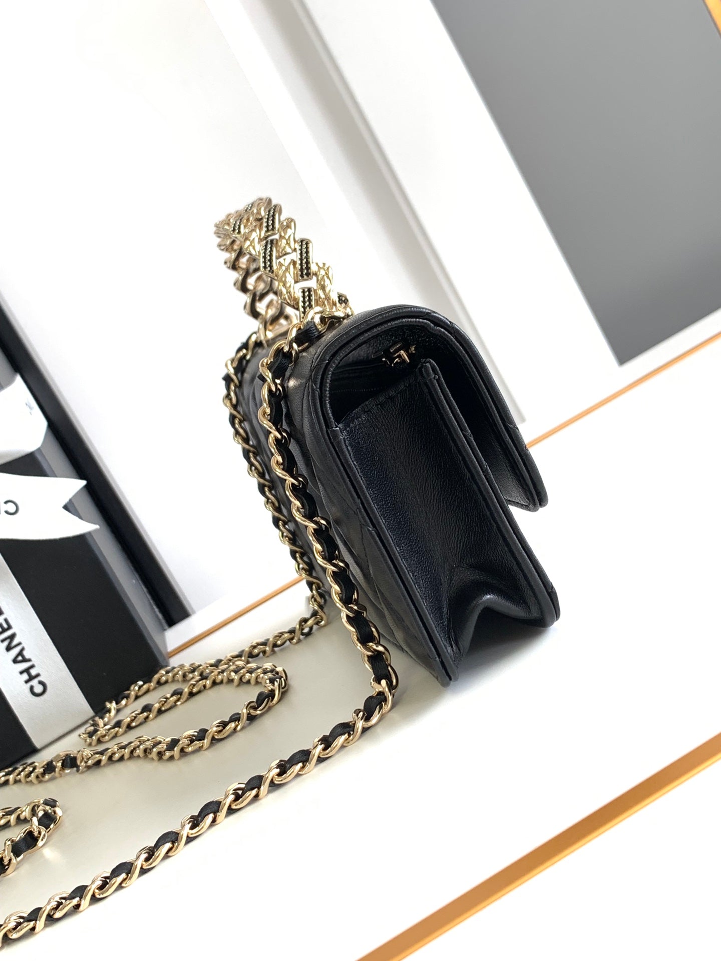 CHANEL 18 FLAP BAG WITH HANDLE IN BLACK CALFSKIN